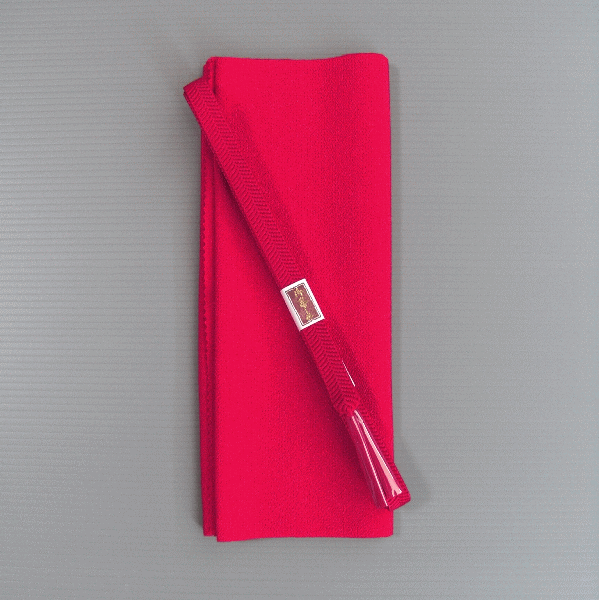 真紅のポリエステル帯揚帯締セット、扱いやすくお手入れも簡単です。鮮やかな赤の帯揚帯締は、和装のアクセントとして、和服姿をきりりと引き締めます。